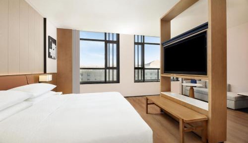 Larger Premium King Room with Mountain View