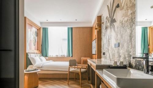 Deluxe Queen Room