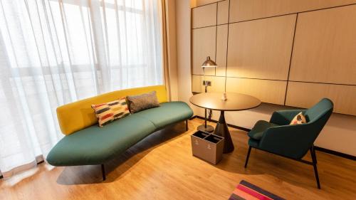 Breezy King Room