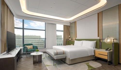 One-Bedroom Suite with Kitchen and Study Area