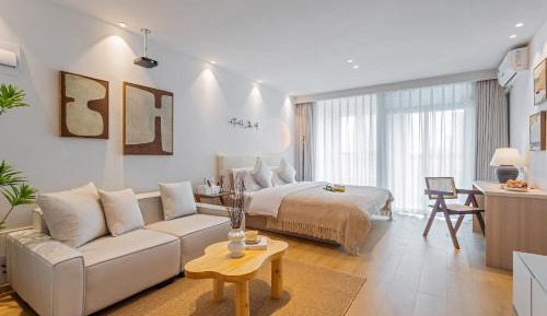 One-Bedroom Apartment with Balcony
