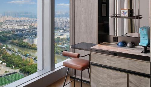 Deluxe Canal View Suite