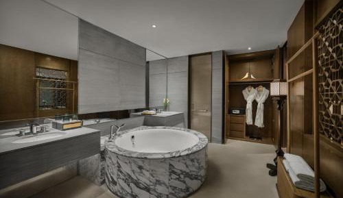 Premium King Room with Courtyard Access