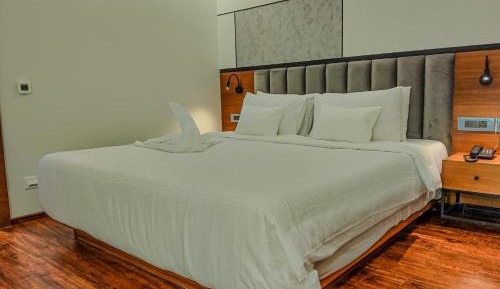 Deluxe Queen Room