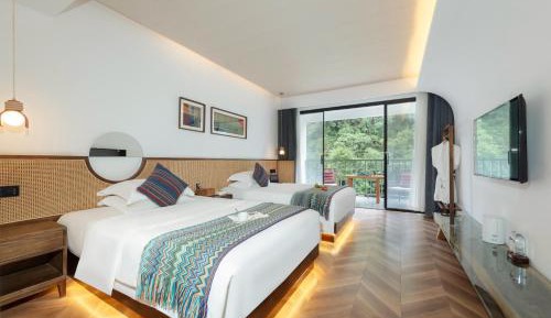Twin Room with River View Balcony