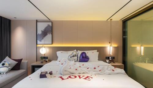Deluxe King Room
