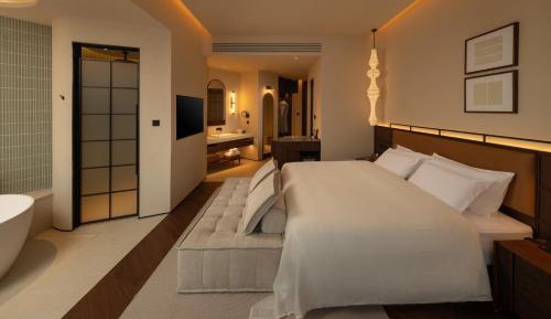 Deluxe Queen Room
