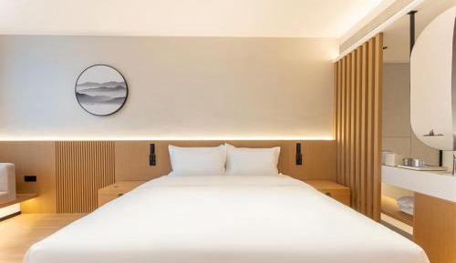 Deluxe Queen Room