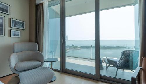 Deluxe King Room with Coastline View and Balcony