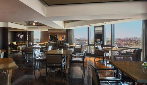 Club King Room with Lounge Access - Afternoon tea + Happy hour + Drink time 
