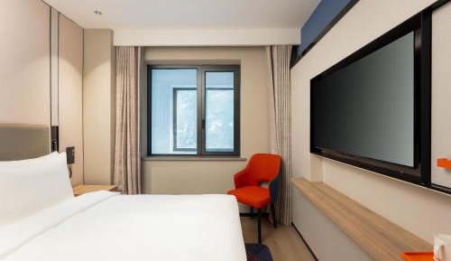 Standard Queen Room