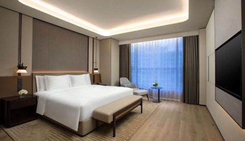 One-Bedroom Suite Lounge Access