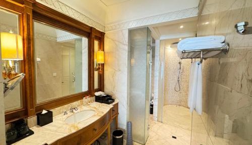 Premium King Room with Sea View - High Floor