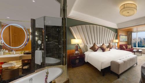 Premium King Room with City View