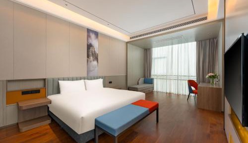One-Bedroom Suite with Balcony