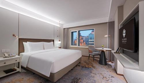 Deluxe Room King Bed