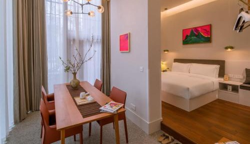 Deluxe Double Room (2 Adults + 1 Child)