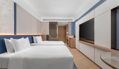 Standard Room with Queen and Double Bed - Extra Floor Space