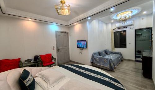 Deluxe Round Room