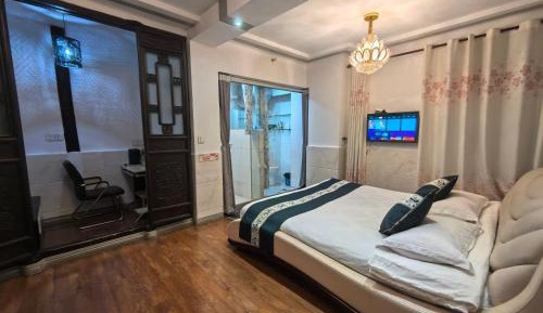 Deluxe Family King Room