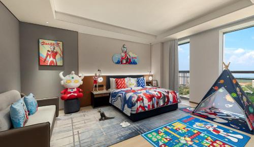 Grand Queen Room with One Queen Bed - Kids Theme