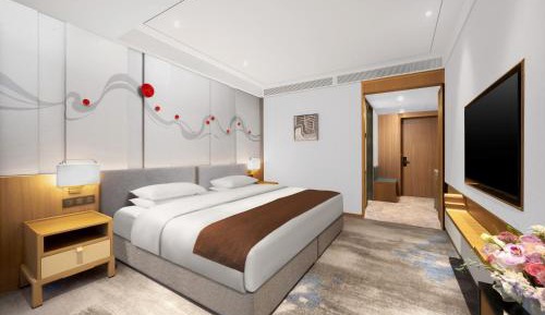 Deluxe King Room with City View