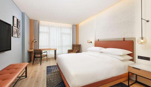 Standard King Room with City View