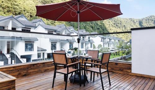 Three Bedroom Villa with Garden View