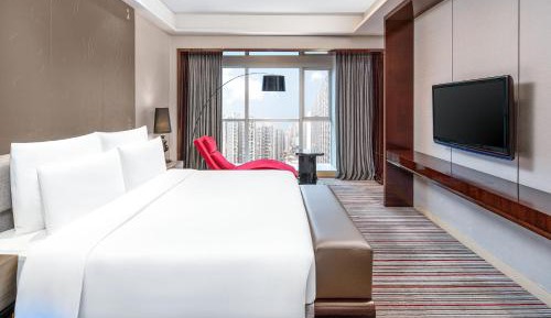 Club Suite, Club level,1 King, City view