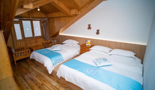 Family Room (2 Adults + 2 Children)
