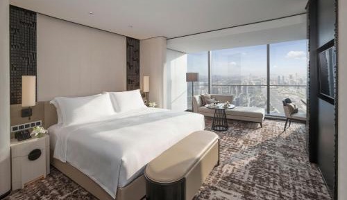 Grand Deluxe King Room with City View
