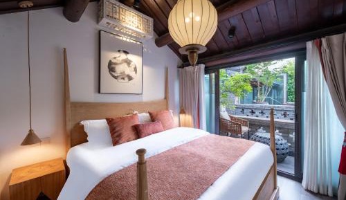 Courtyard View Two Bedrooms with Balcony(Two decoration styles, randomly assigned)