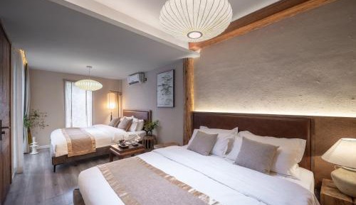 Deluxe Two Double Room(Two decoration styles, randomly assigned)