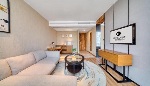 Queen Suite