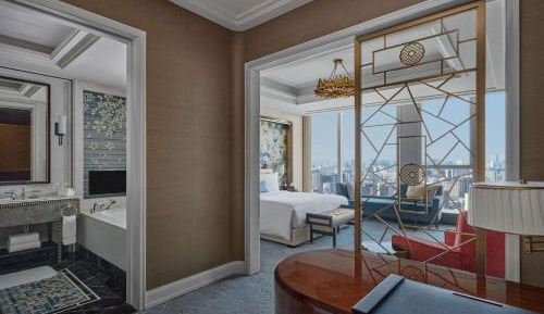 Premium King Room with Tianfu Avenue View