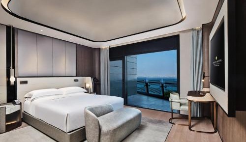 Premium King Room with Lake View