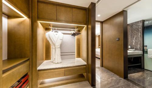 Grand King Room with View