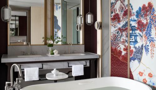 Deluxe Lake View Suite King