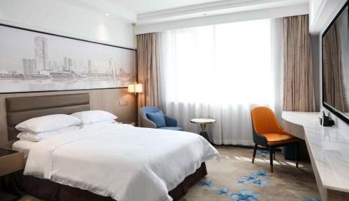 Elegant City View Room（Queen Bed）
