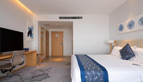 Deluxe Room (2 Adults + 1 Child)