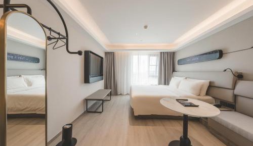 Deluxe Double Room (2 Adults + 1 Child)
