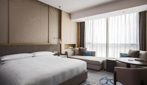 Deluxe Hill View King Room