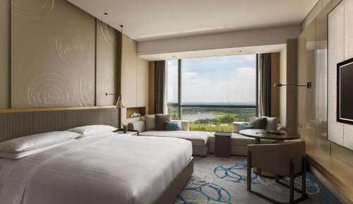 Deluxe Lake View King Room