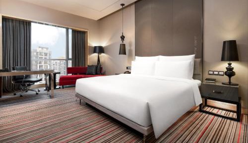 Deluxe Room, 1 King, City View