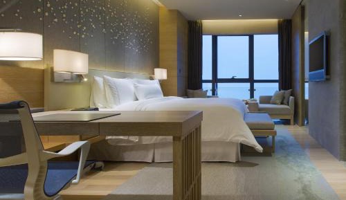 Superior River View King Room