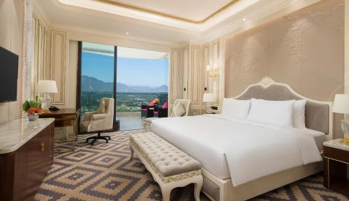 2 King Beds, Presidential Suite, Hot Spring View, Smoking