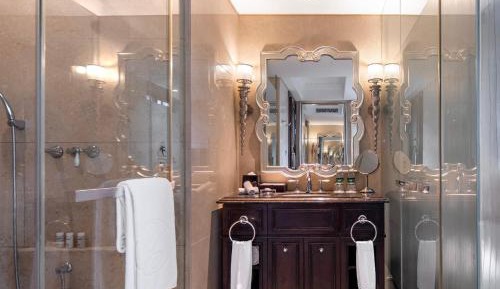 Art Deco Twin Room-  Welcome Fruit & Snacks & Beer * 1 per stay ( up 2 people )