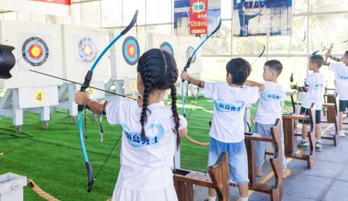 LooHoo Fun Package-Deluxe Room (Chuyi Wutai Restaurant one  time Signature White Pepper Pork Tripe Wenchang Chicken + Unlimited kids' play for children from 5 to 12 years old)