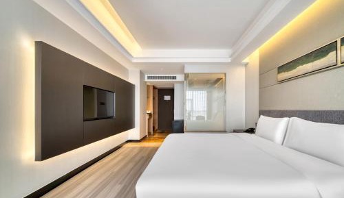 Deluxe King Bed Room with City View(Building A)