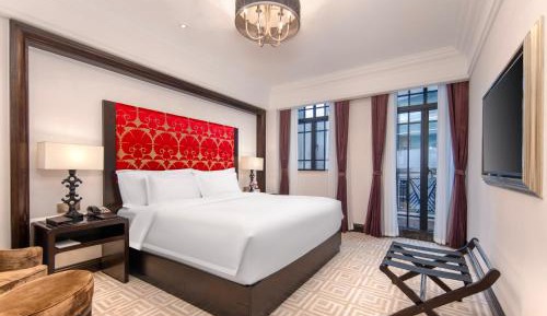 Nihong Balcony King Room -Oriental Pearl Tower View